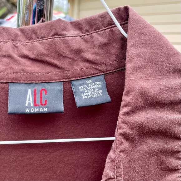 Mauve blouse, interesting buttons - Picture 3 of 4